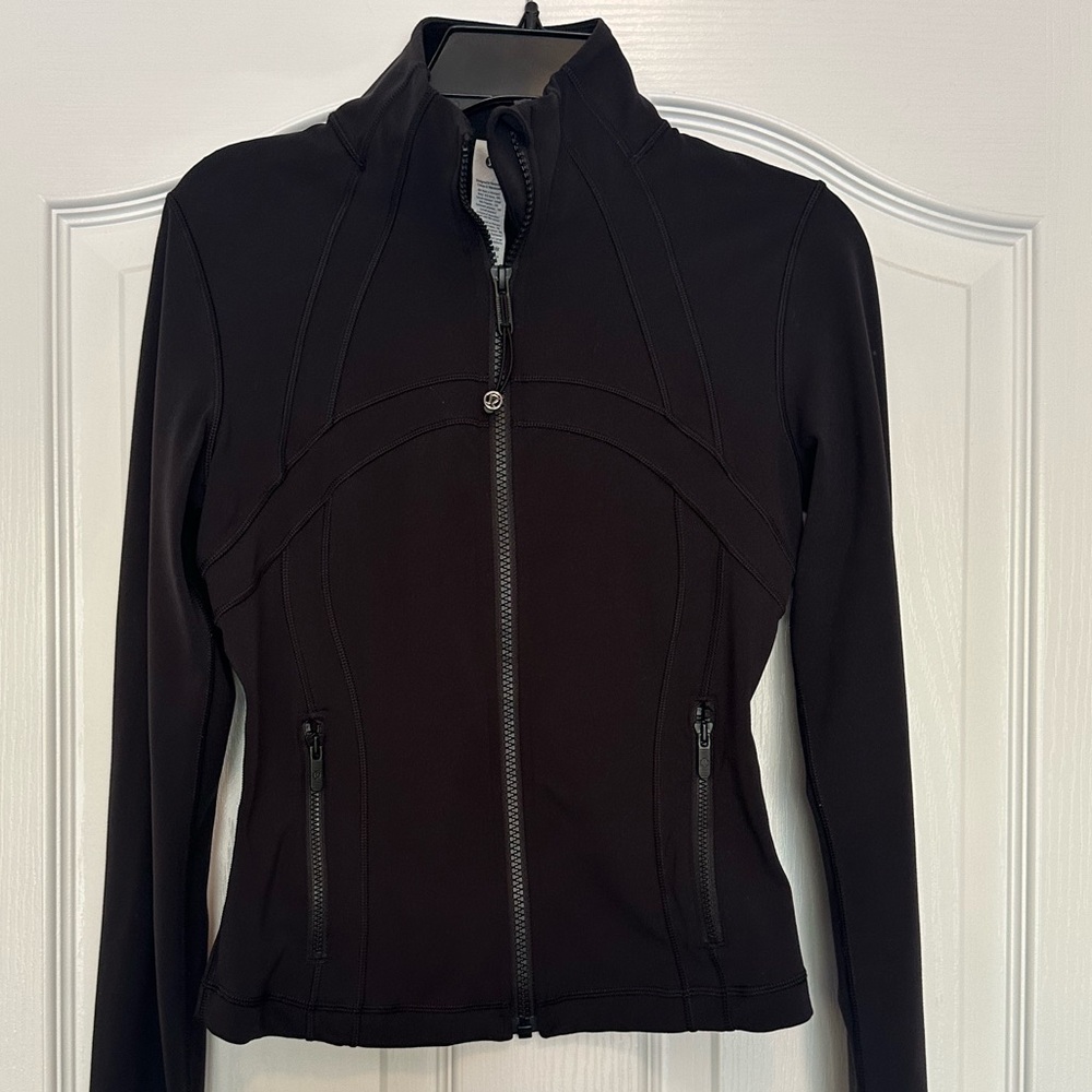 Lululemon defined cropped Nulu jacket size 4